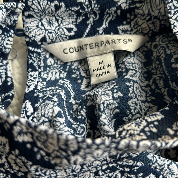 Beautiful floral sleeveless blouse, size medium - Picture 6 of 9